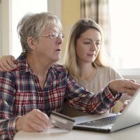 Helping Aging Parents with Finances: Tips for Working Together Well