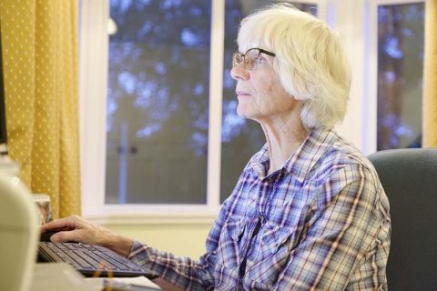 senior-woman-on-computer
