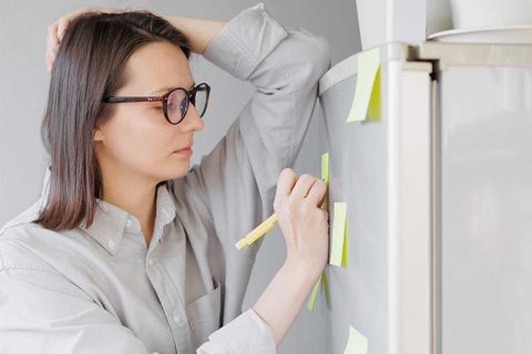 woman-writing-on-post-its